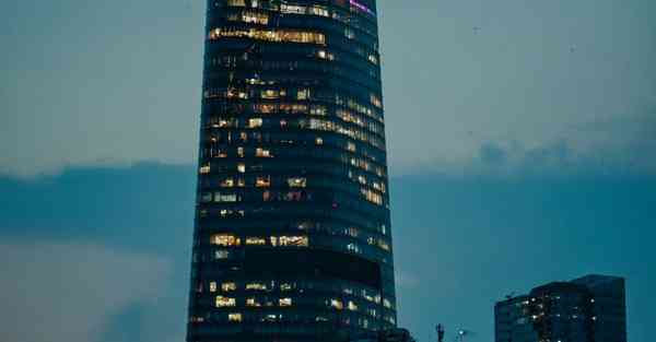 次元裂缝已打开AI绘画花瓣滤镜（次元裂缝已打开AI绘画剪映）