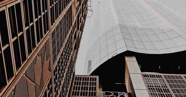 人工智能机器人和人谈恋爱