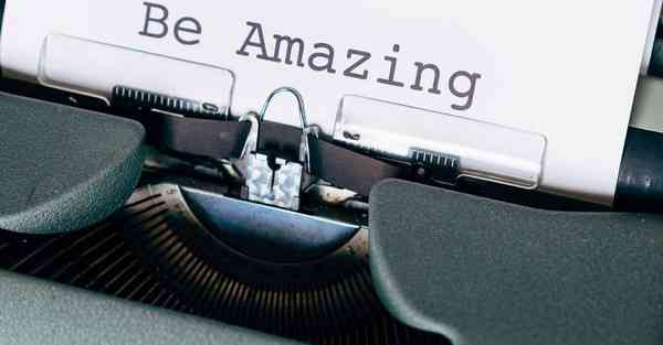 人工智能机器人和人谈恋爱