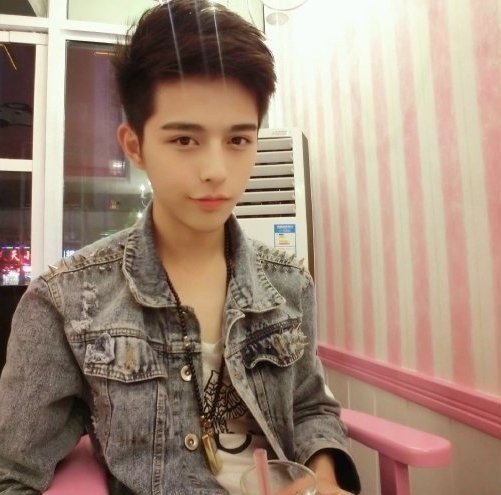 屠香彩霭